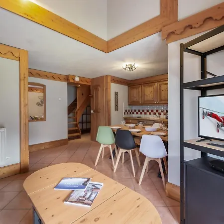 Duplex A Meribel Village : Aux Pieds, Piscine Et Inclus - Fr-1-566-6 Apartment