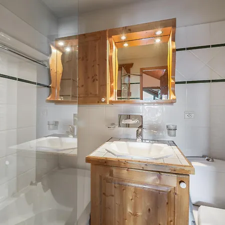 Duplex A Meribel Village : Aux Pieds, Piscine Et Inclus - Fr-1-566-6 Apartment